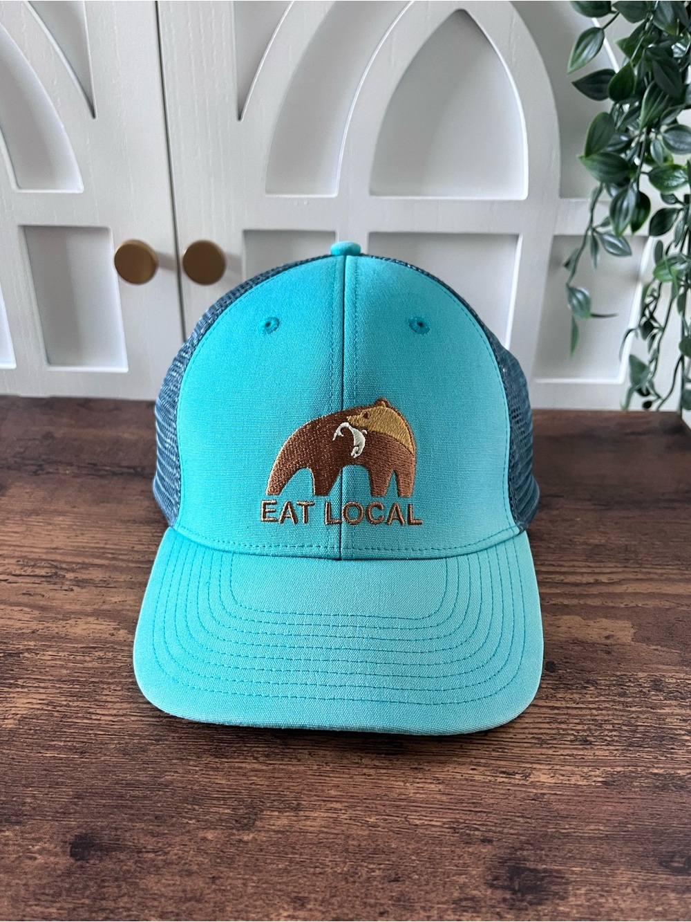 Patagonia Hat “Eat Local” Upstream Lopro Bear Fish Trucker Cap Mesh Snap Back